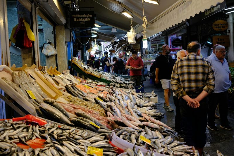 Fischmarkt Personen auf dem Fischmarkt